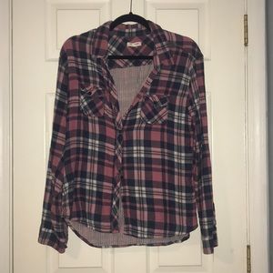 3/$30 Pink & navy plaid flannel top!